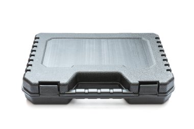 Beyaz arkaplanda kırpma yolu ile izole edilmiş plastik siyah araç kutusu