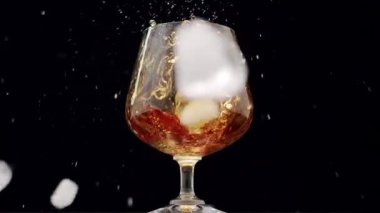 Sert alkollü içki Viski, Brandy, buzlu konyak