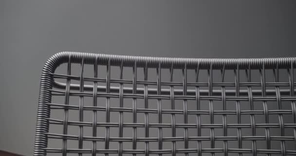 Echt minimalistische italienische Designmöbel, Komfortstuhl, modernes Detaildesign — Stockvideo