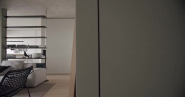 Oturma odası, minimalist mobilya dizaynı ve beton kaplı modern bir daire.