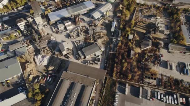 具有金属工业建筑的大型水泥厂的区域 — 图库视频影像
