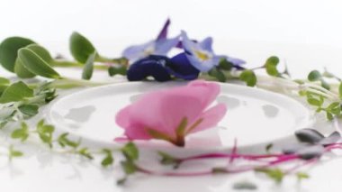 Yapraklı Pembe Çiçekler. Organik Gıda, Çiçek Kavramı