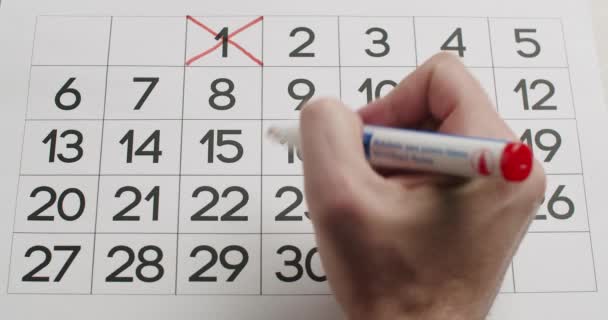 Calendar 1,2,3,4,5th Date of the Month Crossed Out. Signing a day on a calendar. — Stock Video