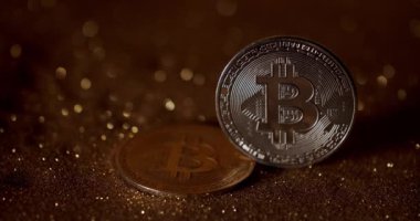 Bitcoin BTC madeni para. Yeni sanal para birimi. Bokeh ile altın arkaplanı kapat