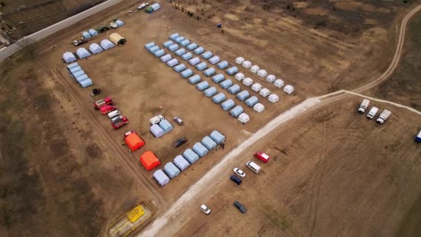 Acampamento de refugiados com muitos abrigo e local de vida, Refugiados da Ucrânia — Vídeo de Stock