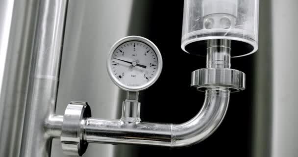 Detail View Detectors Measuring Pressure Reservoirs Producing Beer Thermostat Temperature — Stock Video