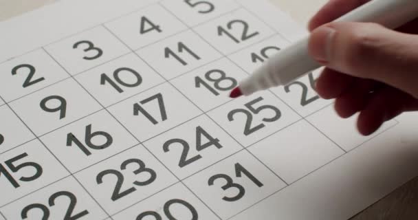 Mans Hand Schrijf 24E Dag Papieren Kalender Met Een Rode — Stockvideo