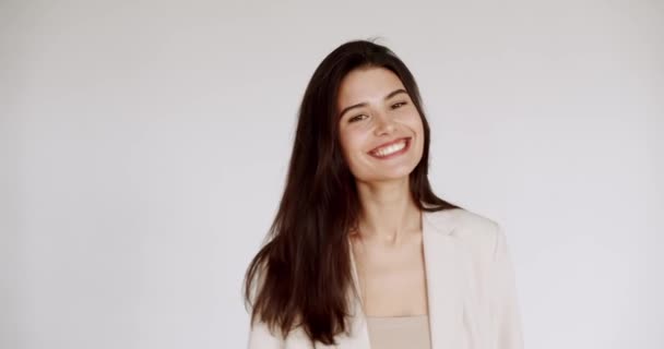 Close Ansigt Smukke Brunette Sexet Smilende Kvinde Med Langt Hår – Stock-video