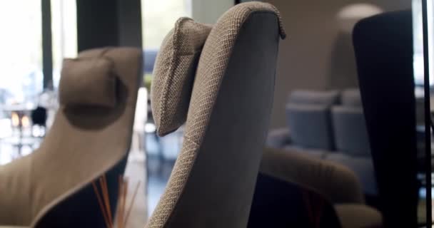 Sluiten Stof Textiel Moderne Bruine Fauteuil Relaxstoel Modern Minimalistisch Huis — Stockvideo