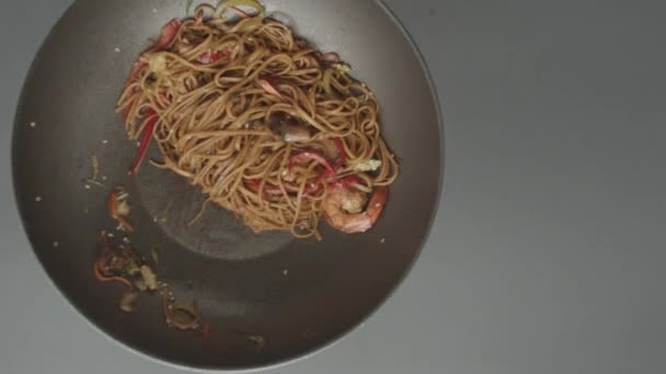 Επαγγελματική Μαγείρισσα Λαχανικά Τηγανίσματος Noodles Διαδικασία Μαγειρέματος Από Κοντά Κινέζικα — Αρχείο Βίντεο
