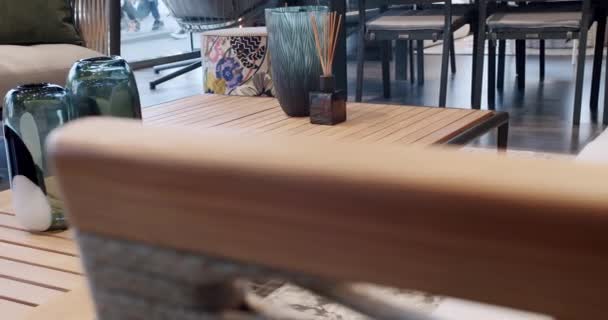 Moderne Stoelen Voor Luxe Villa Zomerterrasmeubilair Met Minimalistische Stoel Tafel — Stockvideo