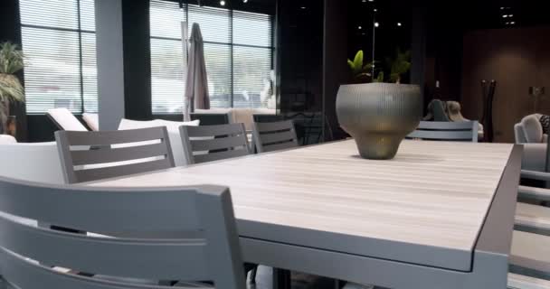 Moderne Stoelen Voor Luxe Villa Zomerterrasmeubilair Met Minimalistische Stoel Tafel — Stockvideo