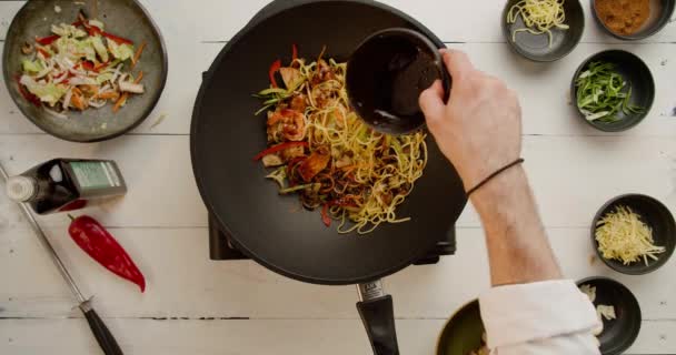 Tagliatelle Asiatiche Saporite Deliziosi Spaghetti Wok Gamberetti Con Verdure Tagliatelle — Video Stock