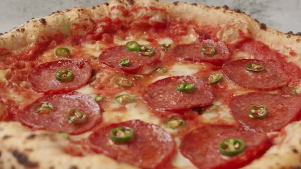 Pepperoni Pizza Avec Zoom Arrière Fraîchement Sorti Four Pepperoni Pizza — Video