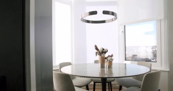 Minimalist Modern White Dining Room White Chairs Minimalist Lamp Minimalist — Video Stock