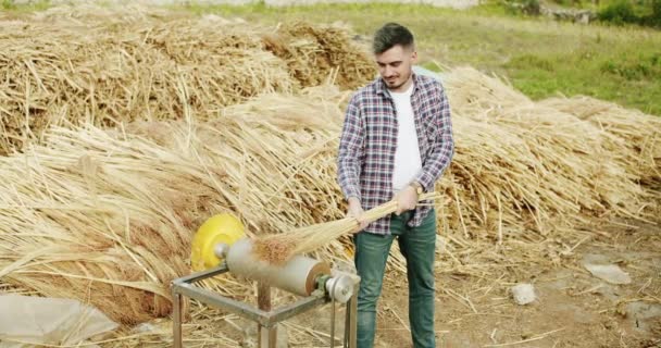 Jovens Agricultores Trabalham Agricultura Campo Conceito Agronegócio Conceito Colheita Agricultura — Vídeo de Stock