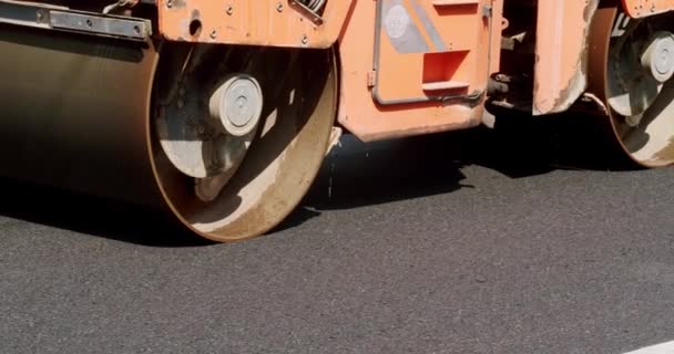 Puesta Asfalto Construcción Carreteras Asfalto Pavimentadora Está Poniendo Una Nueva — Vídeos de Stock