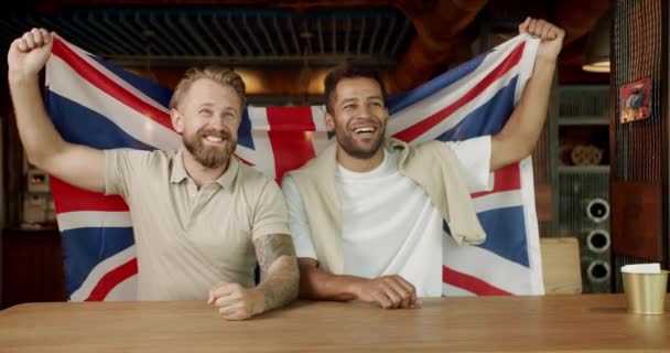 Taraftarlar Bir Barda Arkadaşlarıyla Futbol Izliyorlar Dünya Kupası Futbol Hokey — Stok video
