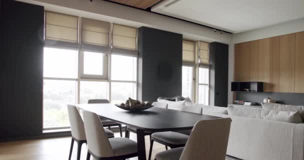 Moderne Moderne Minimalistische Woonkamer Met Zwarte Houten Eettafel Stoelen Luxe — Stockvideo