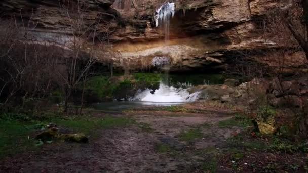 Small Waterfall Portions Ice Wet Rocks Greenery Archeological Tourist Place — Stockvideo