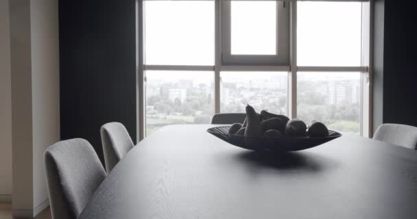 Luxe Modern Huis Interieur Met Eetkamer Moderne Zwarte Houten Tafel — Stockvideo