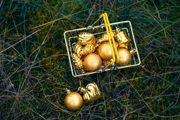 Golden Christmas Tree Toys Shopping Basket Natural Mossy Background Balls — Stock Photo, Image