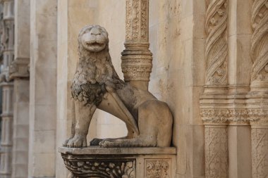 Hırvatistan 'ın Sibenik kentinde mimari ve simgeler.