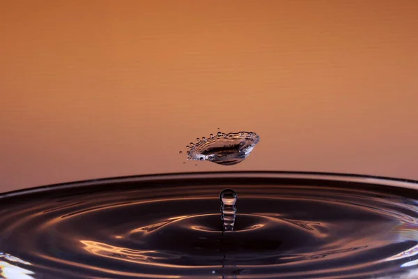 Капли Воды Водной Поверхности Которые Приводят Водным Скульптурам — стоковое фото