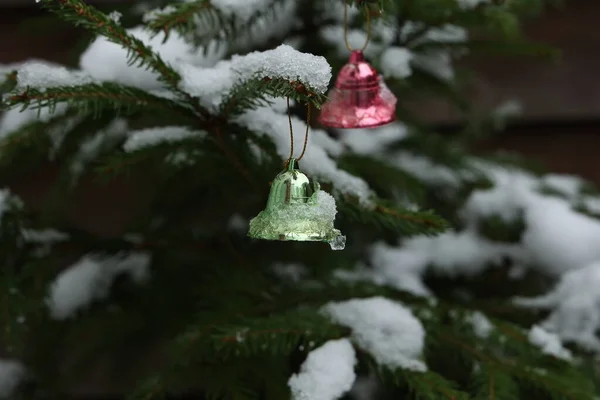 Giocattoli Natale Albero Nella Foresta — Foto Stock