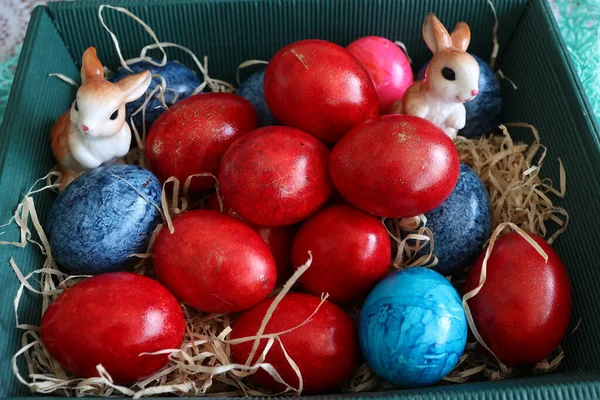Belos Ovos Páscoa Estão Uma Cesta — Fotografia de Stock