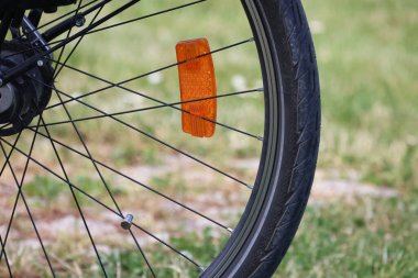 Bisiklet tekerleği parçası. Lastikler, jantlar ve jantlar.