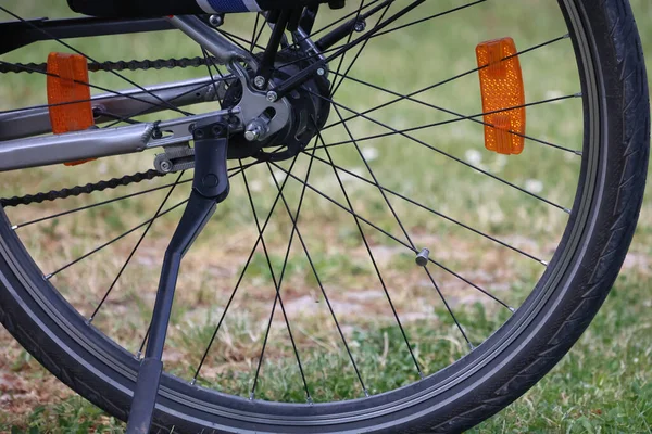 Fragmento Uma Roda Bicicleta Pneus Jantes Raios — Fotografia de Stock