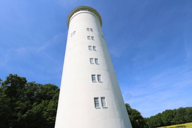 High Water Tower yakın çekim - fotoğraf aşağıda.