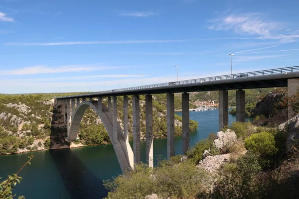 Most Drogowy Nad Rzeką Krką Chorwacji Miasto Skradin — Zdjęcie stockowe