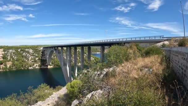 Puente Carretera Sobre Río Krka Croacia Ciudad Skradin — Vídeo de stock