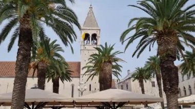 Hırvatistan 'ın Trogir kentindeki şehir kulesinde çanlar çalıyor.