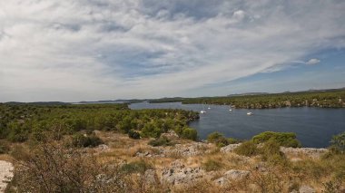 Hırvatistan 'ın Sibenik kenti yakınlarındaki St. Anthony Kanalı.