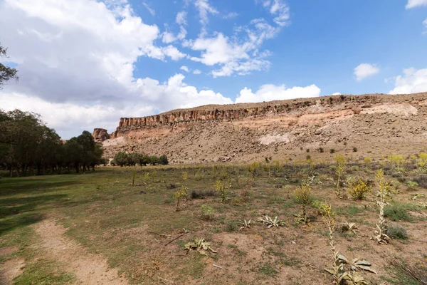 Manzarada Kapadokya Vadisi veya Kapadokya Vadisi 'ndeki Boğaz görülüyor