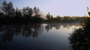 Orman nehri yaz manzarası. Bahar Çayırı Gölü