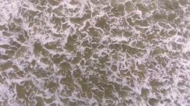 Quadcopter 'dan okyanus manzarası çok güzel. Denizin kuş bakışı görüntüsü. Sri lanka manzara arka planı