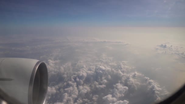 Airplane Flies View Window Video Beautiful Clouds Sun Travel Theme — Αρχείο Βίντεο