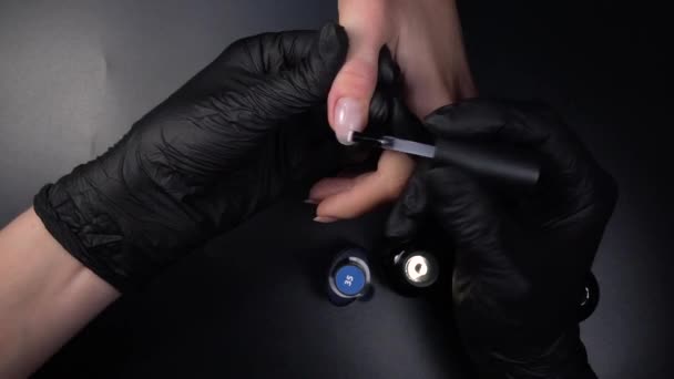 Close Widok Kobiety Czarnych Rękawiczkach Pracuje Manicure Salonie Piękności — Wideo stockowe