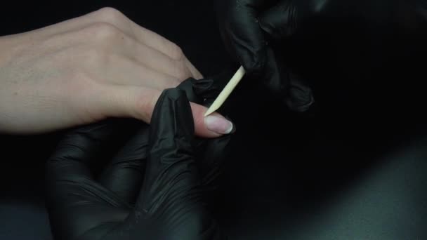 Κάνω Ένα Κοντινό Μανικιούρ Κομμωτήριο Ομορφιάς Χέρια Και Νύχια Σκούρο — Αρχείο Βίντεο