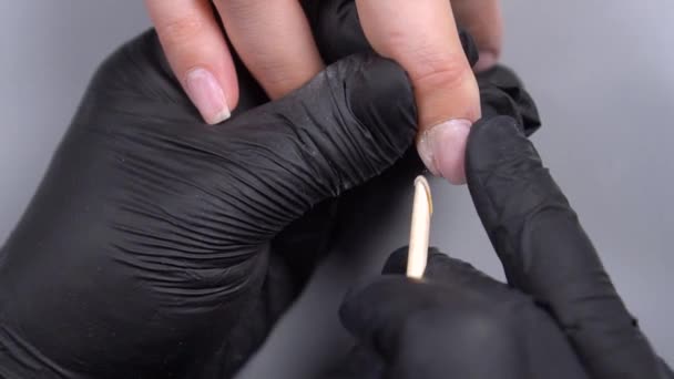 Vista Cerca Mujer Guantes Negros Trabajando Manicura Salón Belleza — Vídeo de stock