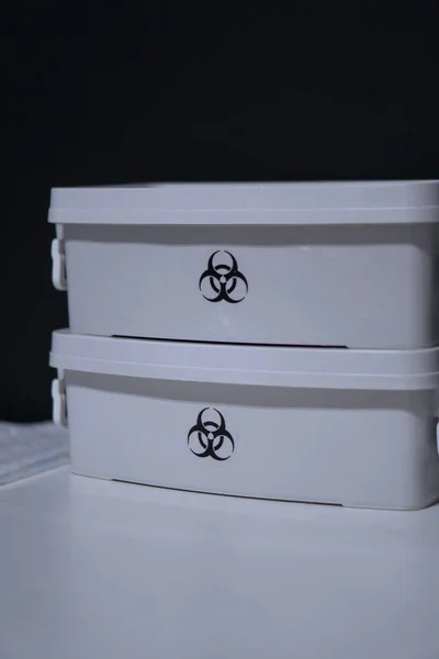 Container for storing biological, viral and genetic material. Chemical contamination.