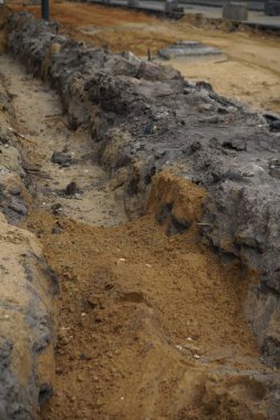Şehir caddesinde inşaat ve onarım çalışmaları