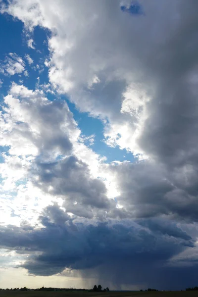 Облака Голубом Небе Солнечном Свете — стоковое фото