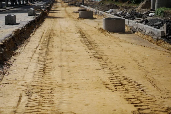 Ίχνη Ελαστικών Στην Κίτρινη Άμμο Κατασκευή Επισκευή Του Δρόμου Δρόμοι — Φωτογραφία Αρχείου