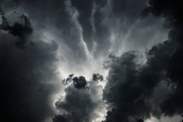 Cielo Oscuro Sombrío Tormentoso Lluvioso Con Rayos Luz Terribles Nubes — Foto de Stock