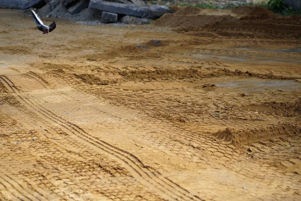 Reifenspur Auf Gelbem Sand Bau Reparatur Der Straße Straßen Stockbild